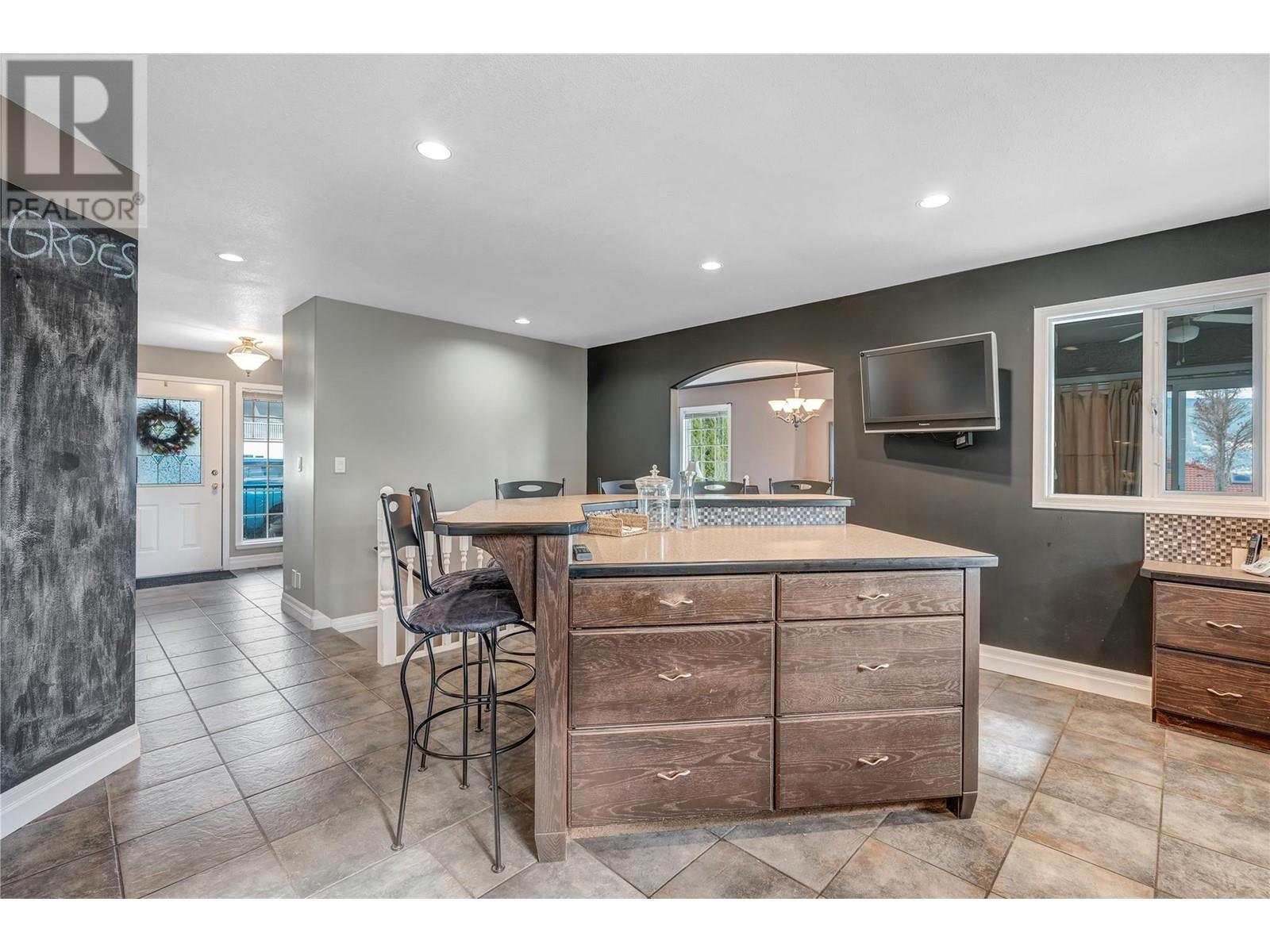 6401 Harrison Heights