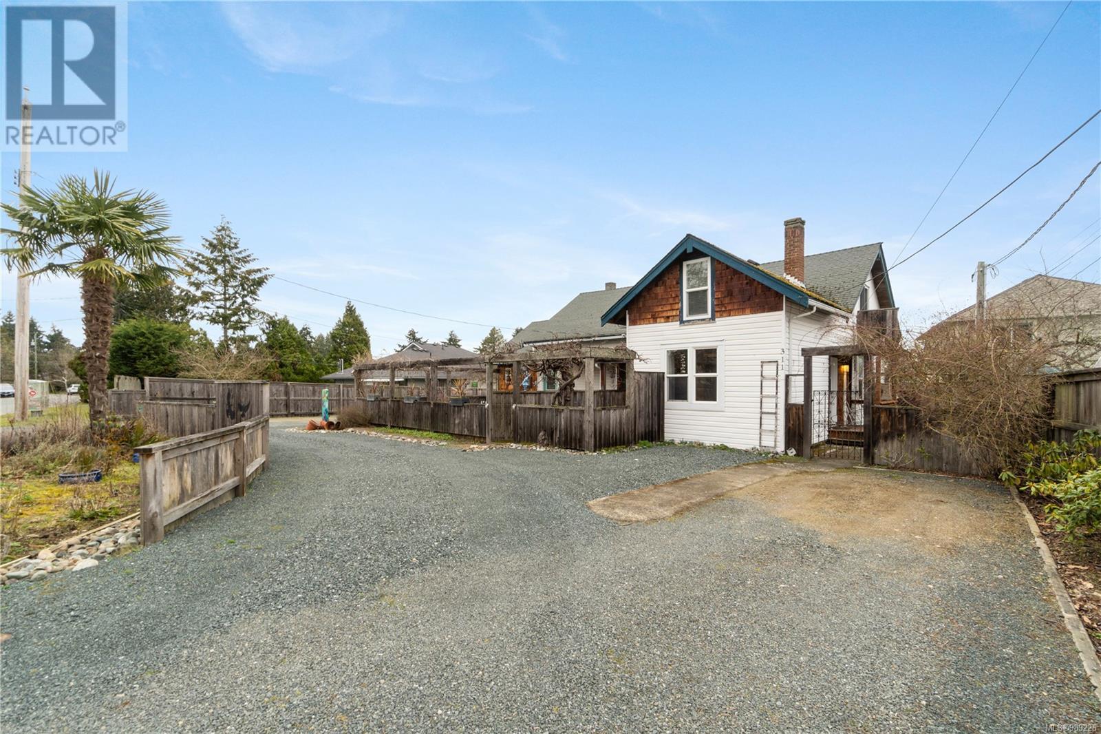 309 Pioneer Cres