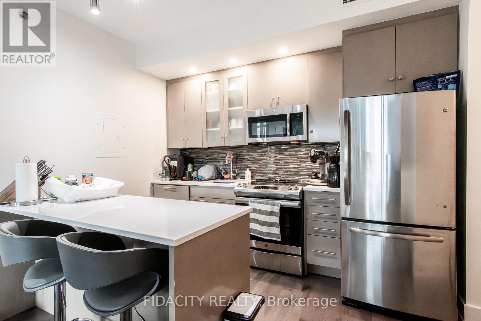 607 - 108 RICHMOND ROAD