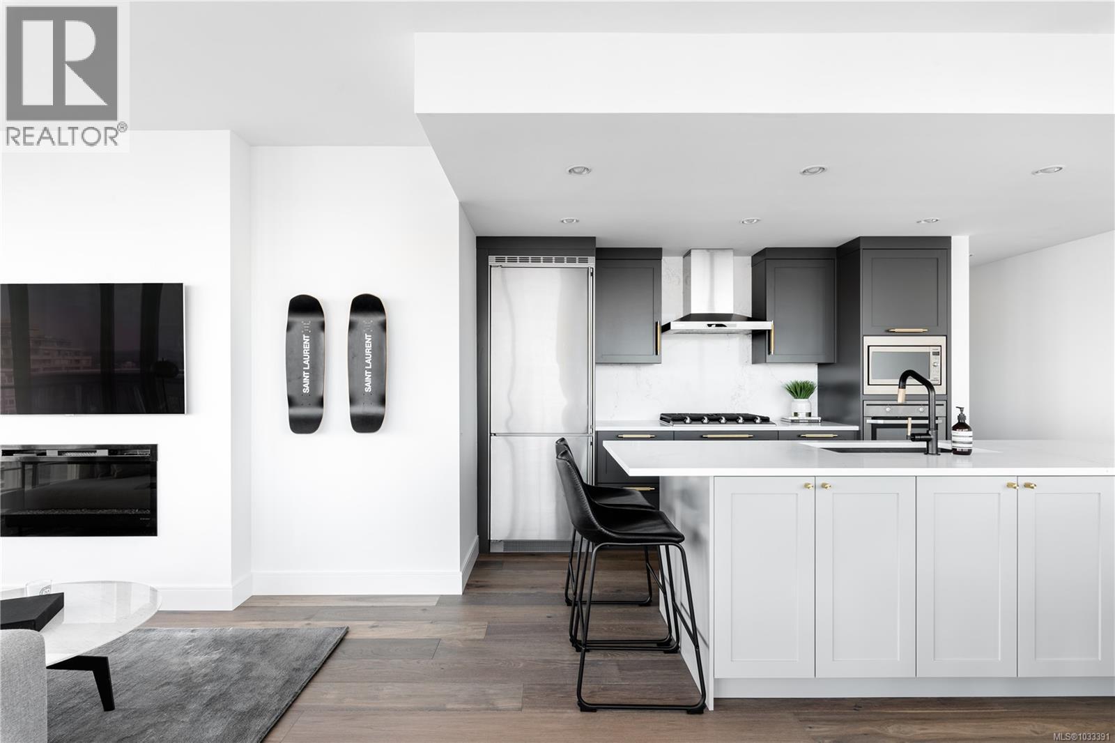 1105 707 Courtney St