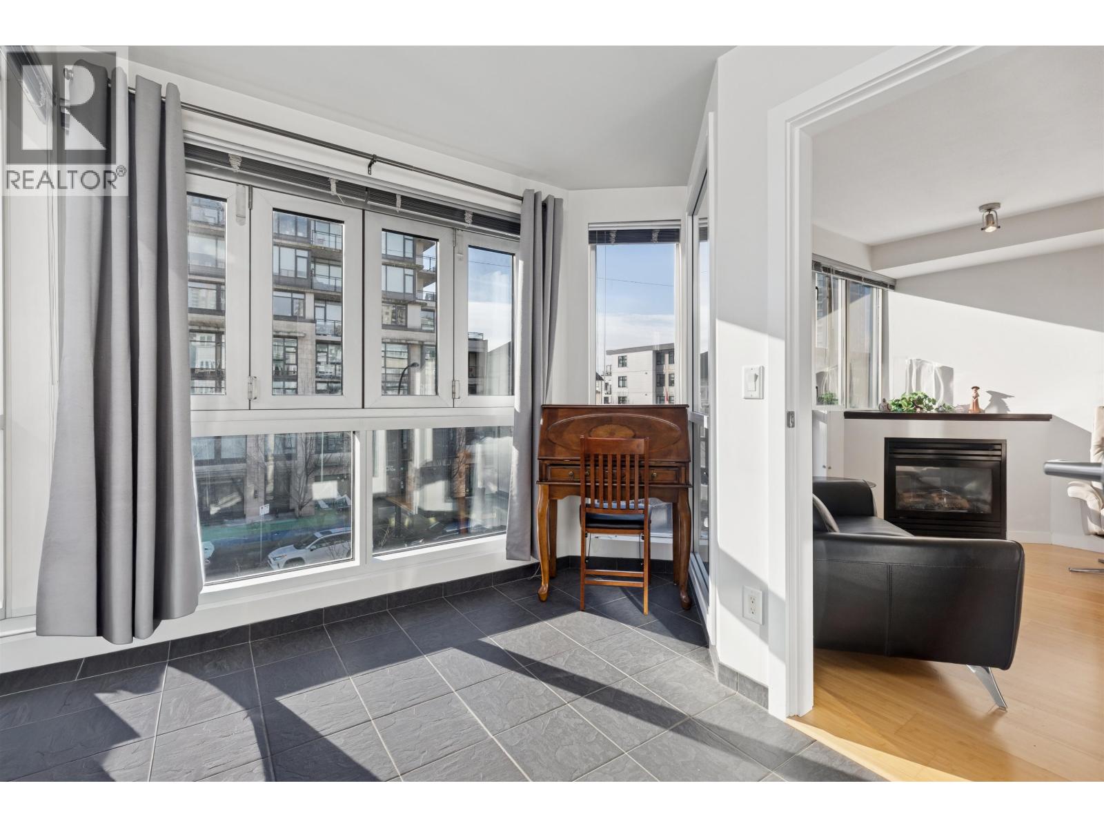 311 122 E 3RD STREET