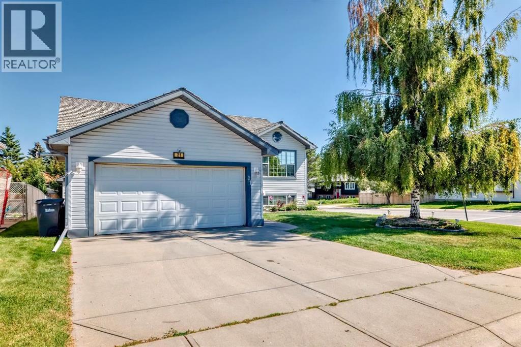 21 Strathmore Lakes Way