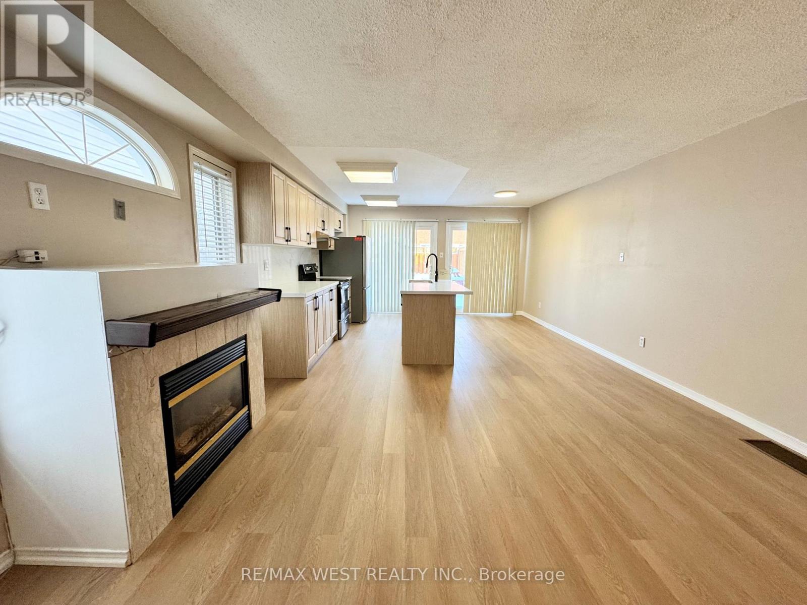 269 PRESSED BRICK DRIVE