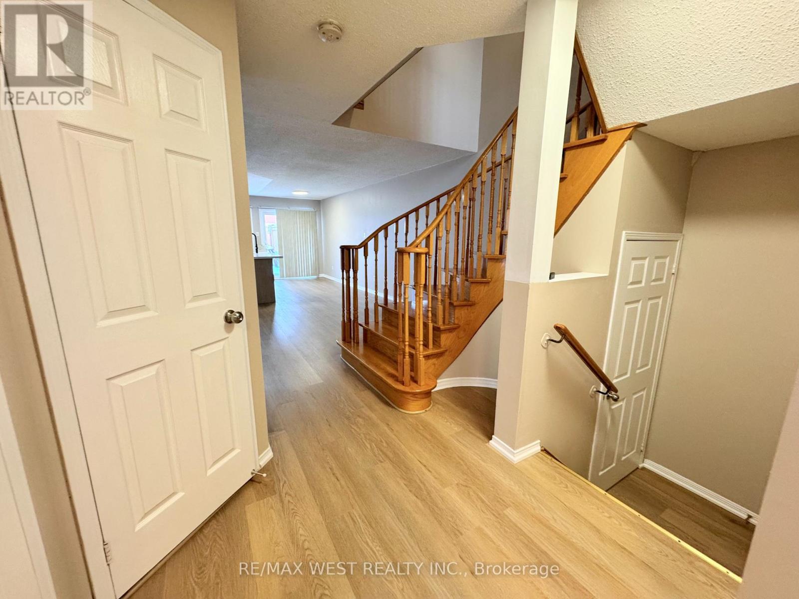 269 PRESSED BRICK DRIVE