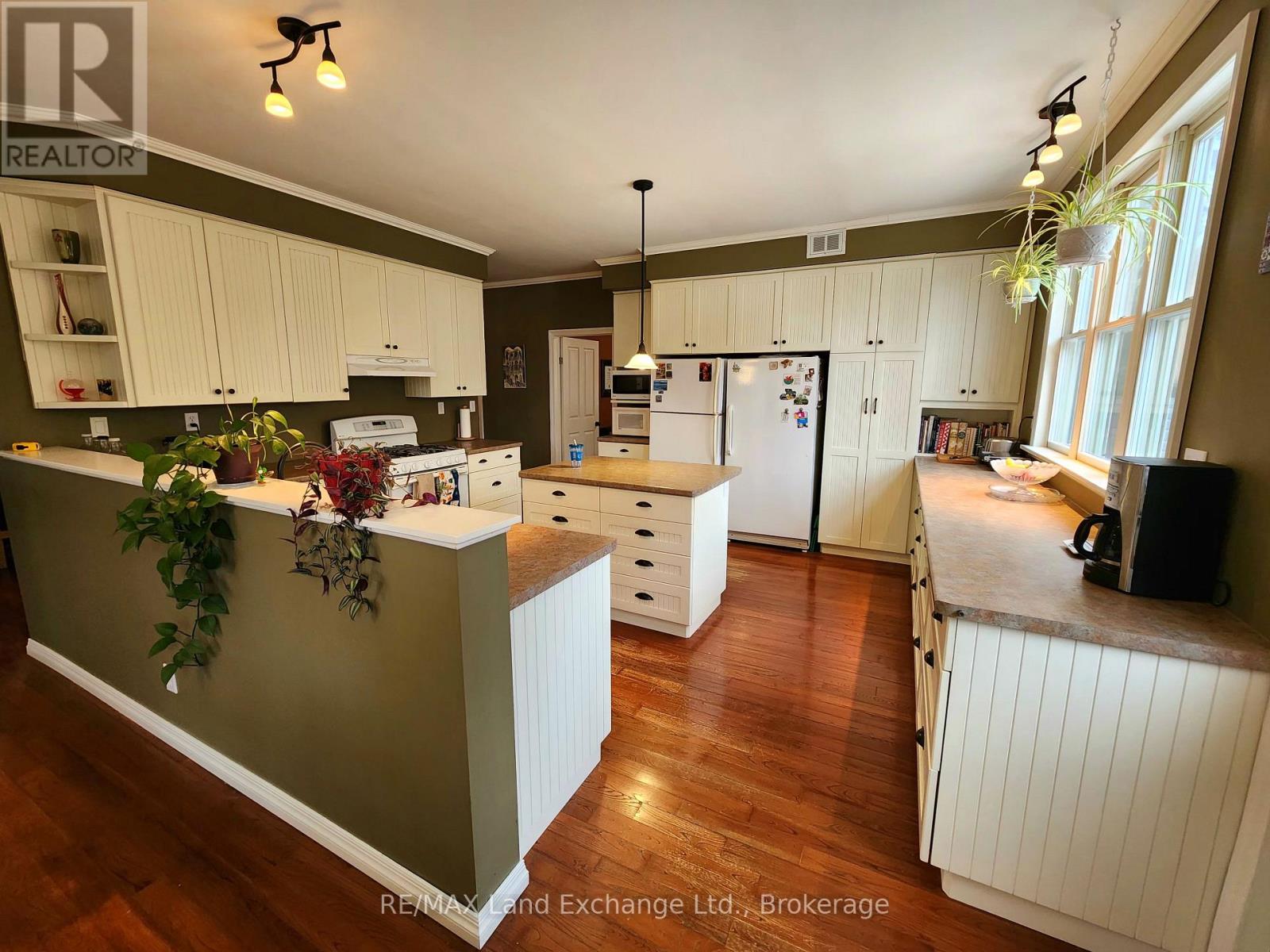 234 SHADYWOOD CRESCENT