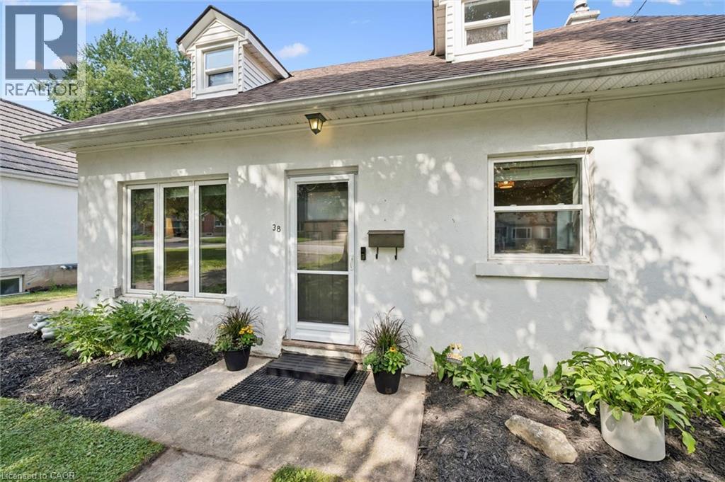 38 BELMONT Avenue E