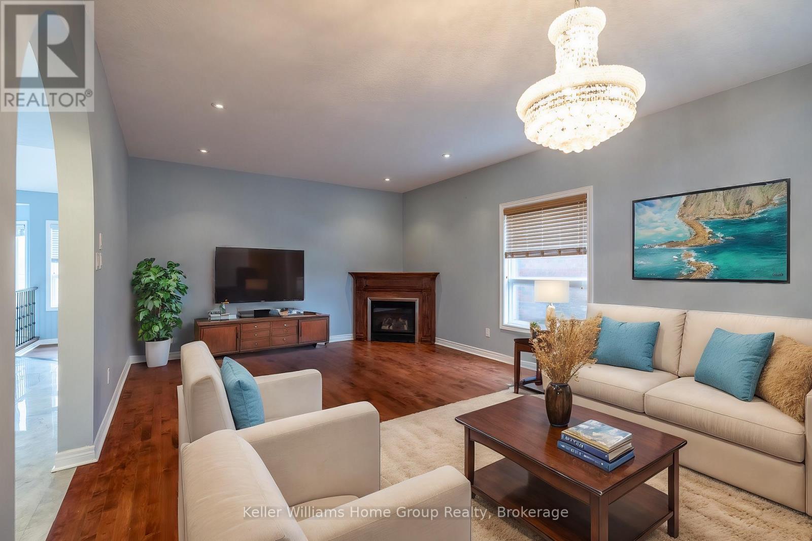 4 CLAIRFIELDS DRIVE W