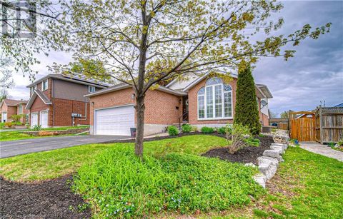 210 MISTY Court Kitchener ON N2B3V4
