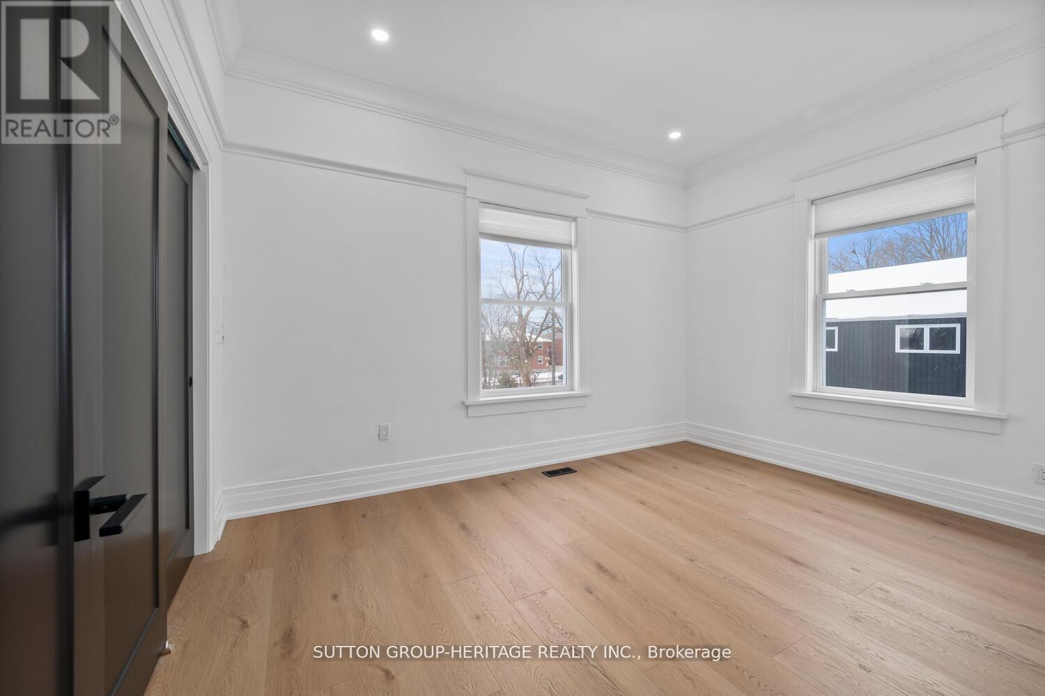 3 - 852 SIMCOE STREET N
