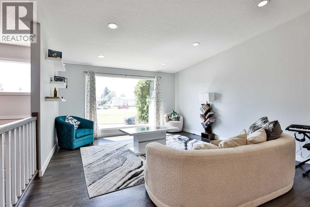 1019 Glacier Drive S