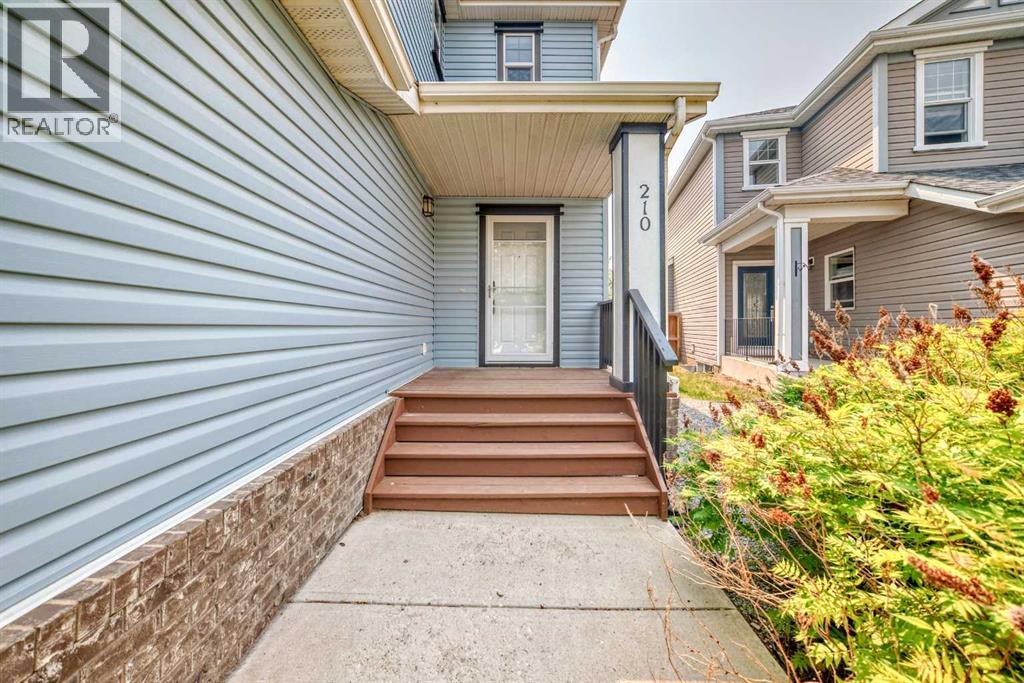 210 Copperleaf Bay SE