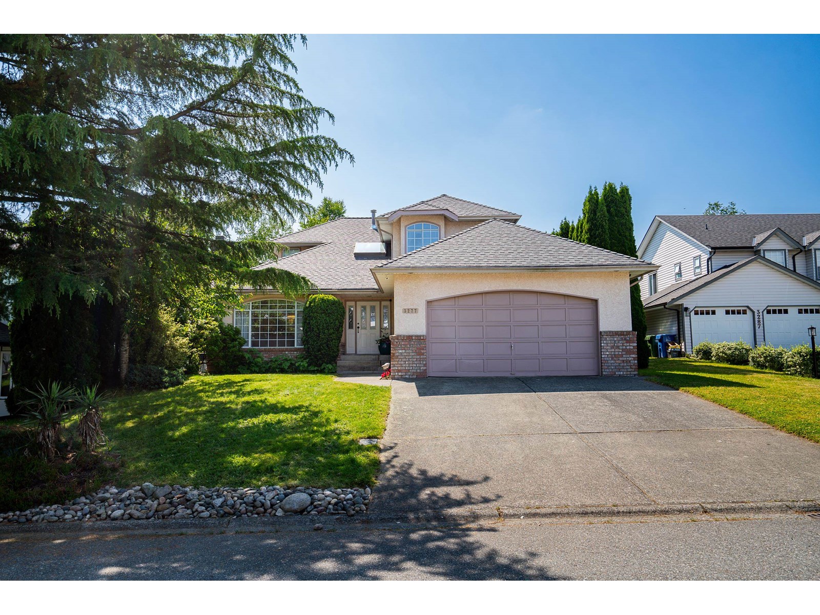 3277 NADEAU PLACE