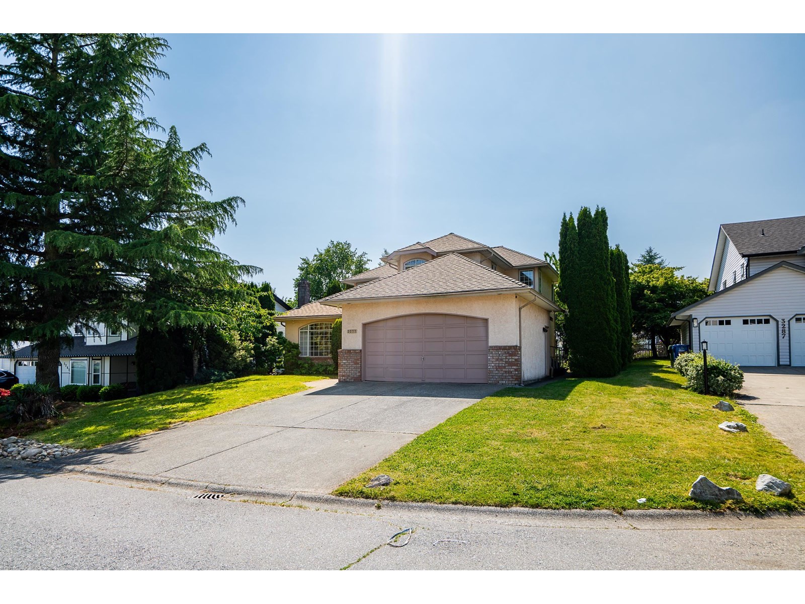 3277 NADEAU PLACE