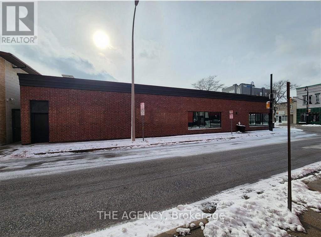 130 CHRISTINA STREET N