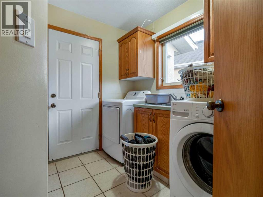 10 Fairmont Crescent S