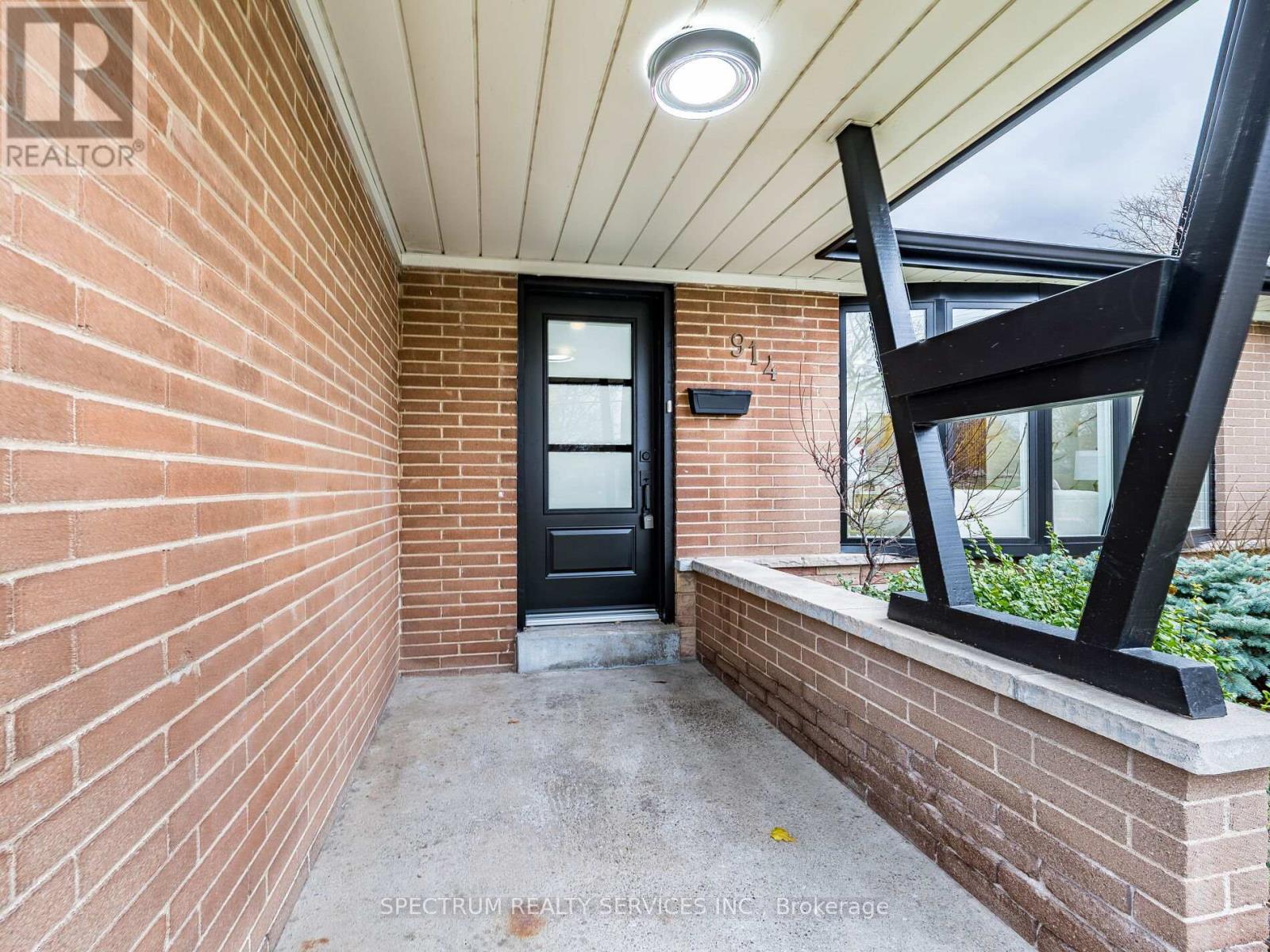 914 FRANCIS ROAD
