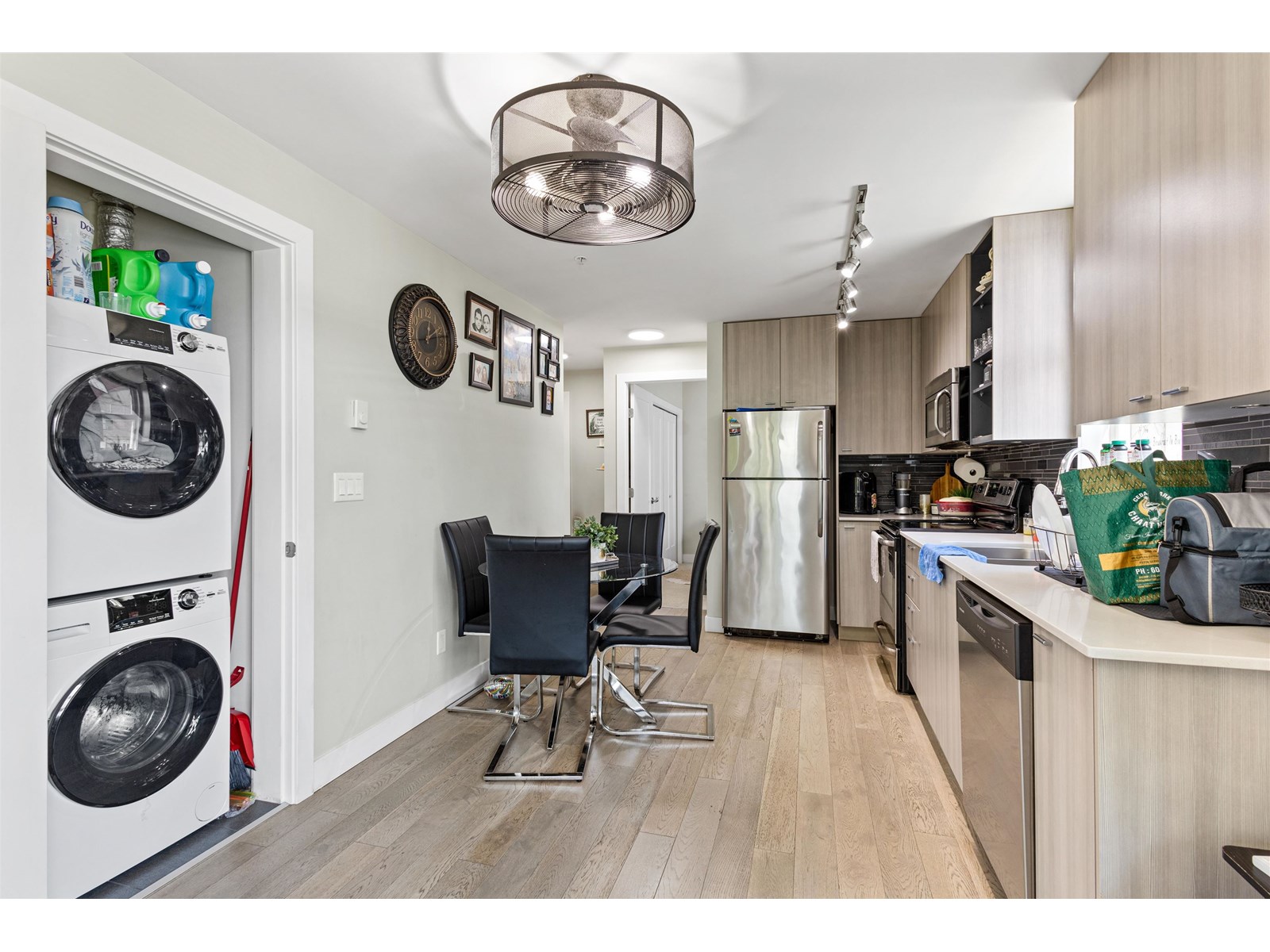 211 3080 GLADWIN ROAD