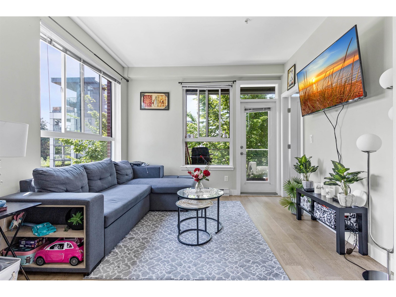 211 3080 GLADWIN ROAD