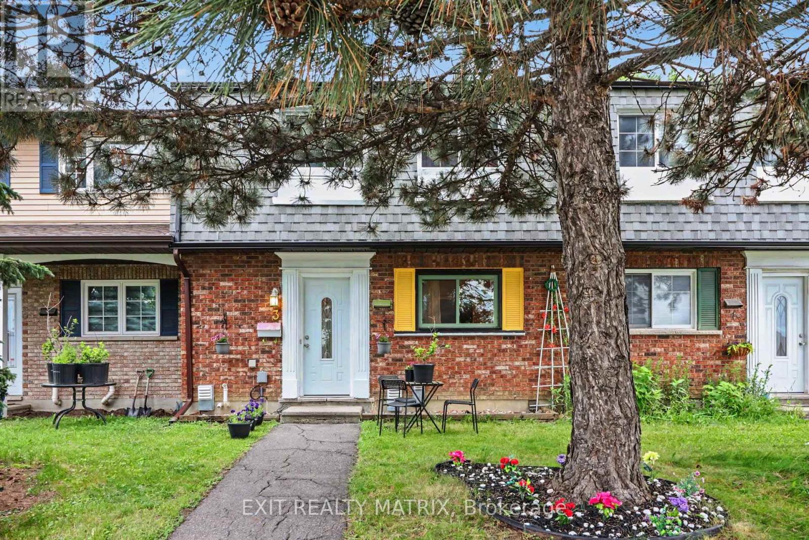 Photo 1 of 26 — 3 - 1661 HERON ROAD Unit 3, Ottawa, ON K1V6A3