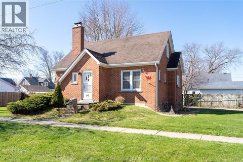 17 GRAND AVENUE Wallaceburg ON N8A4J8