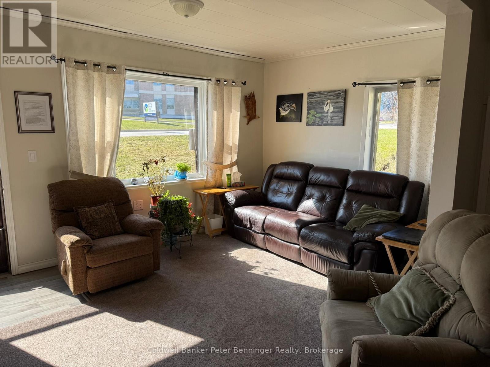 22 MCGIVERN STREET W