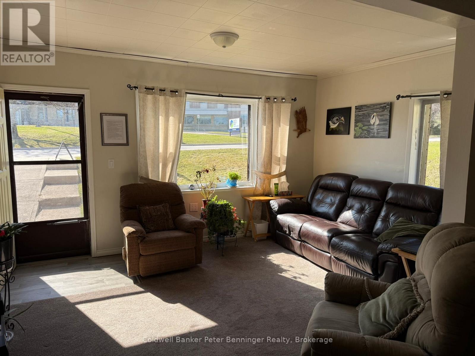 22 MCGIVERN STREET W