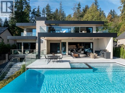 449 HILLCREST STREET West Vancouver BC V7V2L8