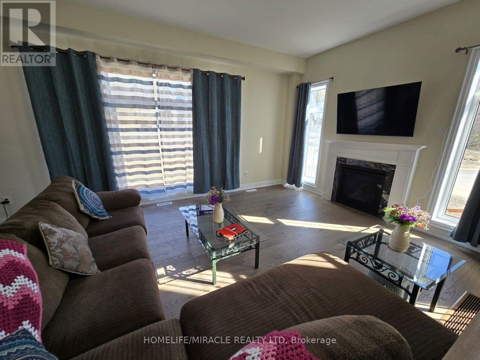 Photo 1 of 4 — 6 ALDWINCKLE AVENUE, Oro-Medonte, ON L0L2L0