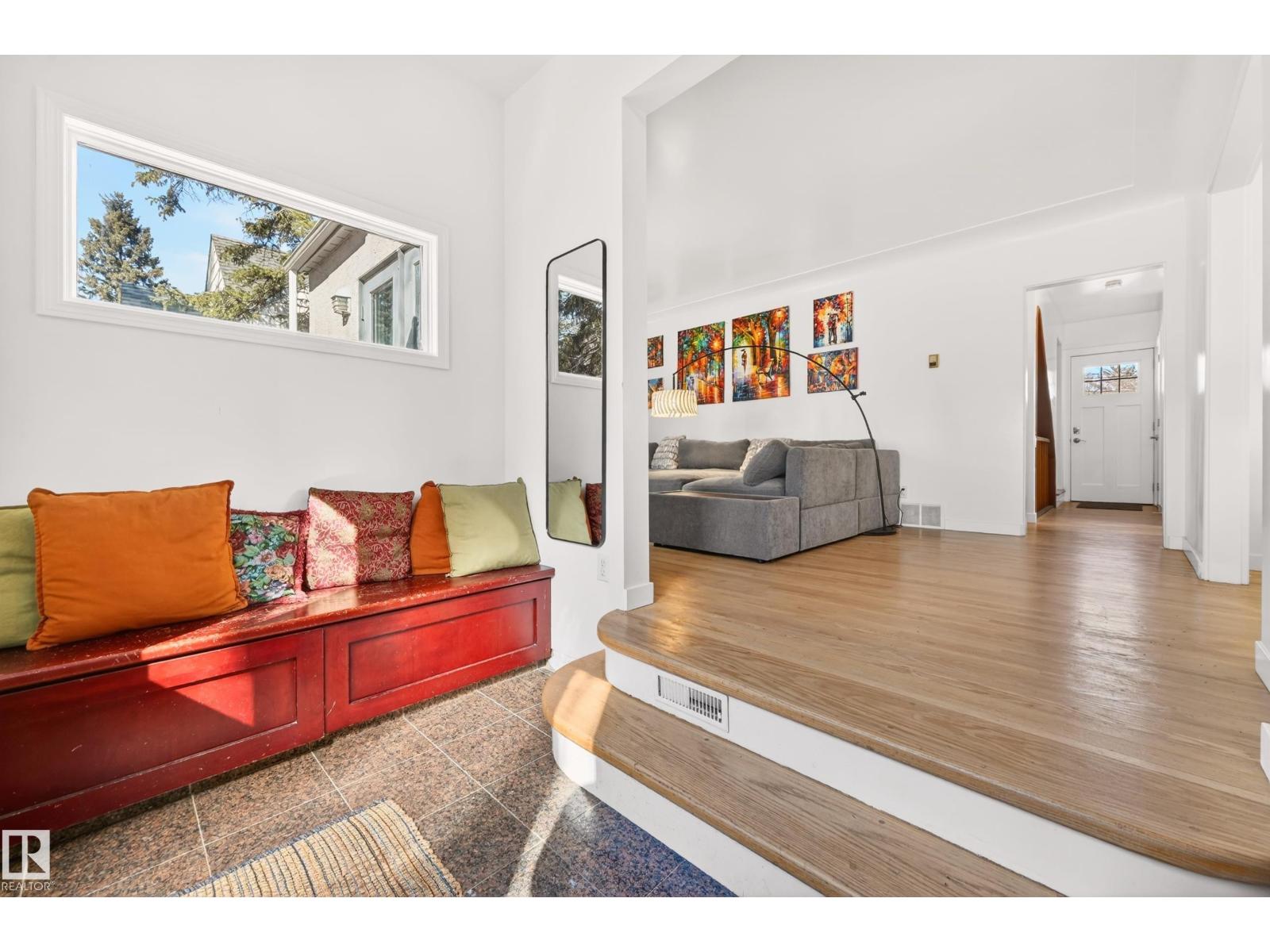 6807 112A ST NW