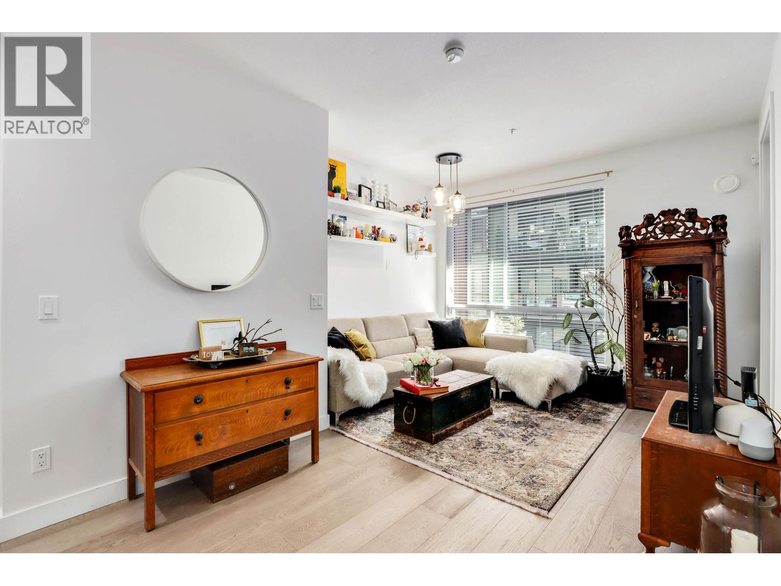 320 723 W 3RD STREET