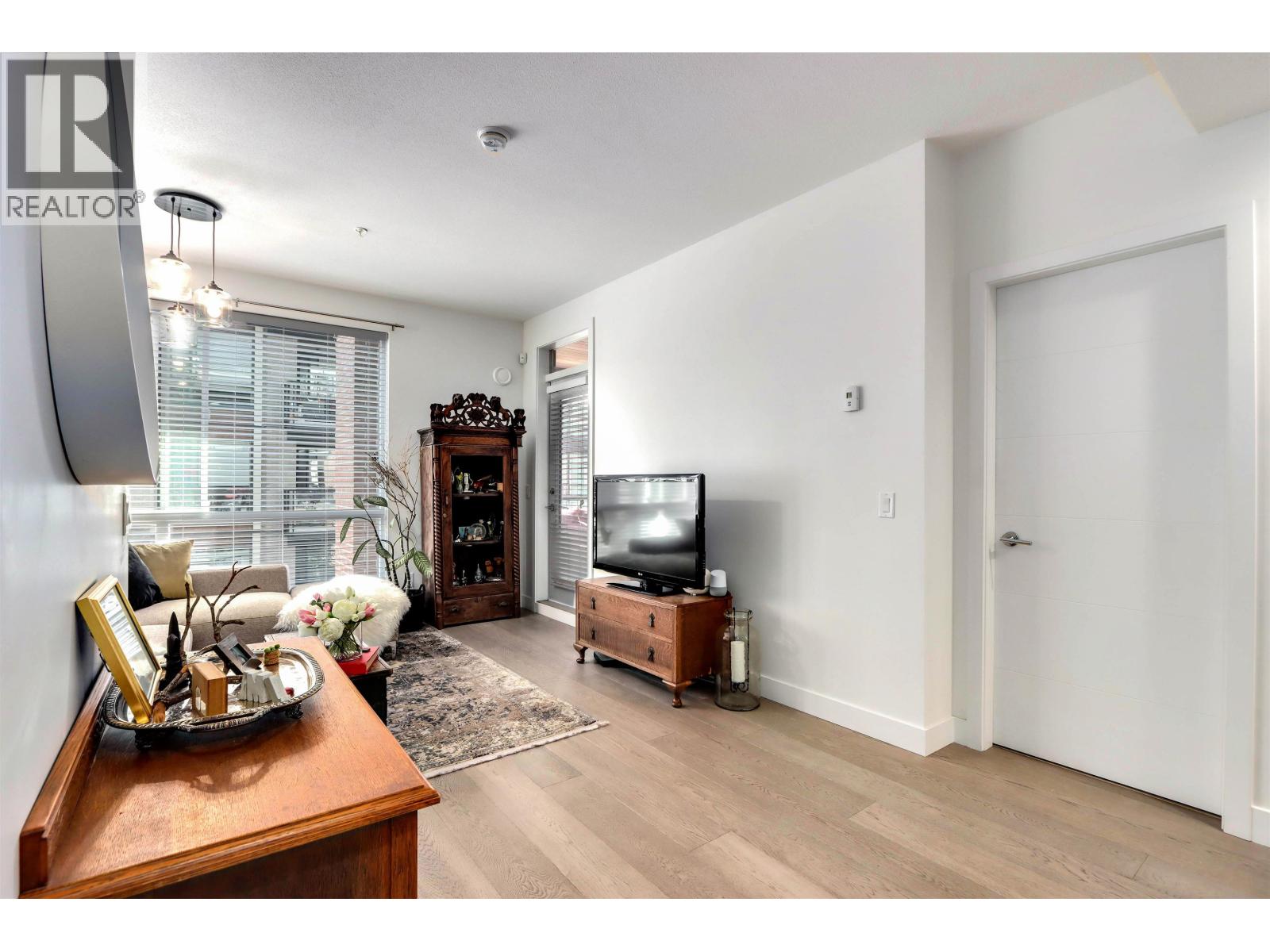 320 723 W 3RD STREET