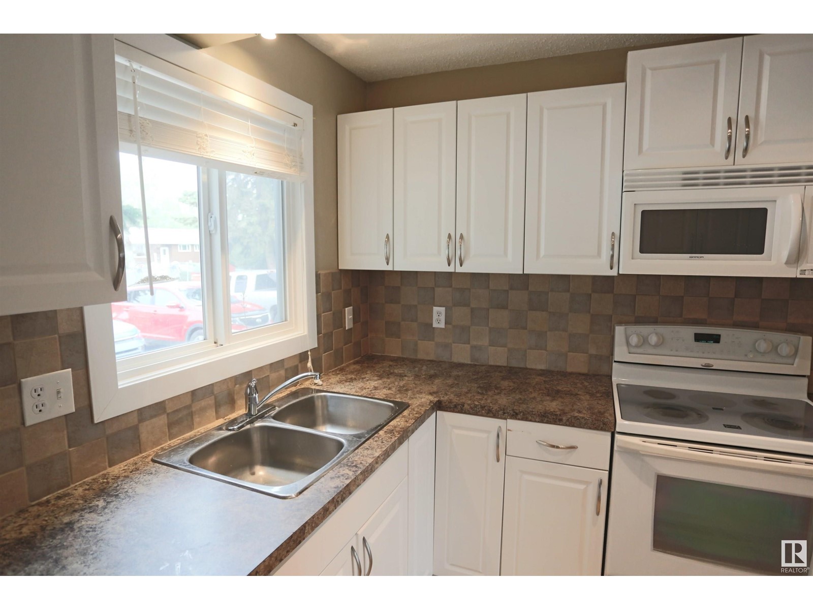 #119 87 BROOKWOOD DR