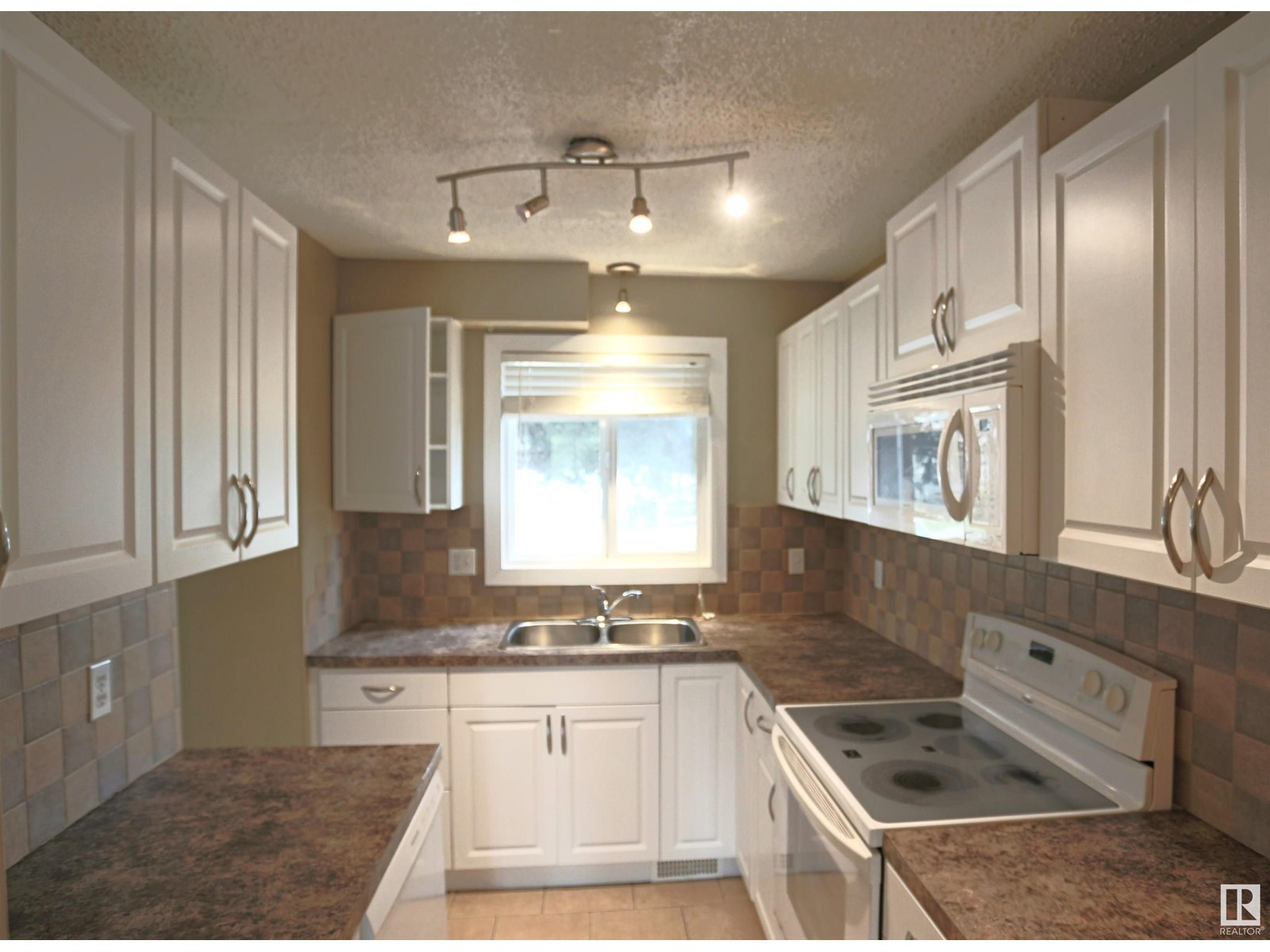 #119 87 BROOKWOOD DR