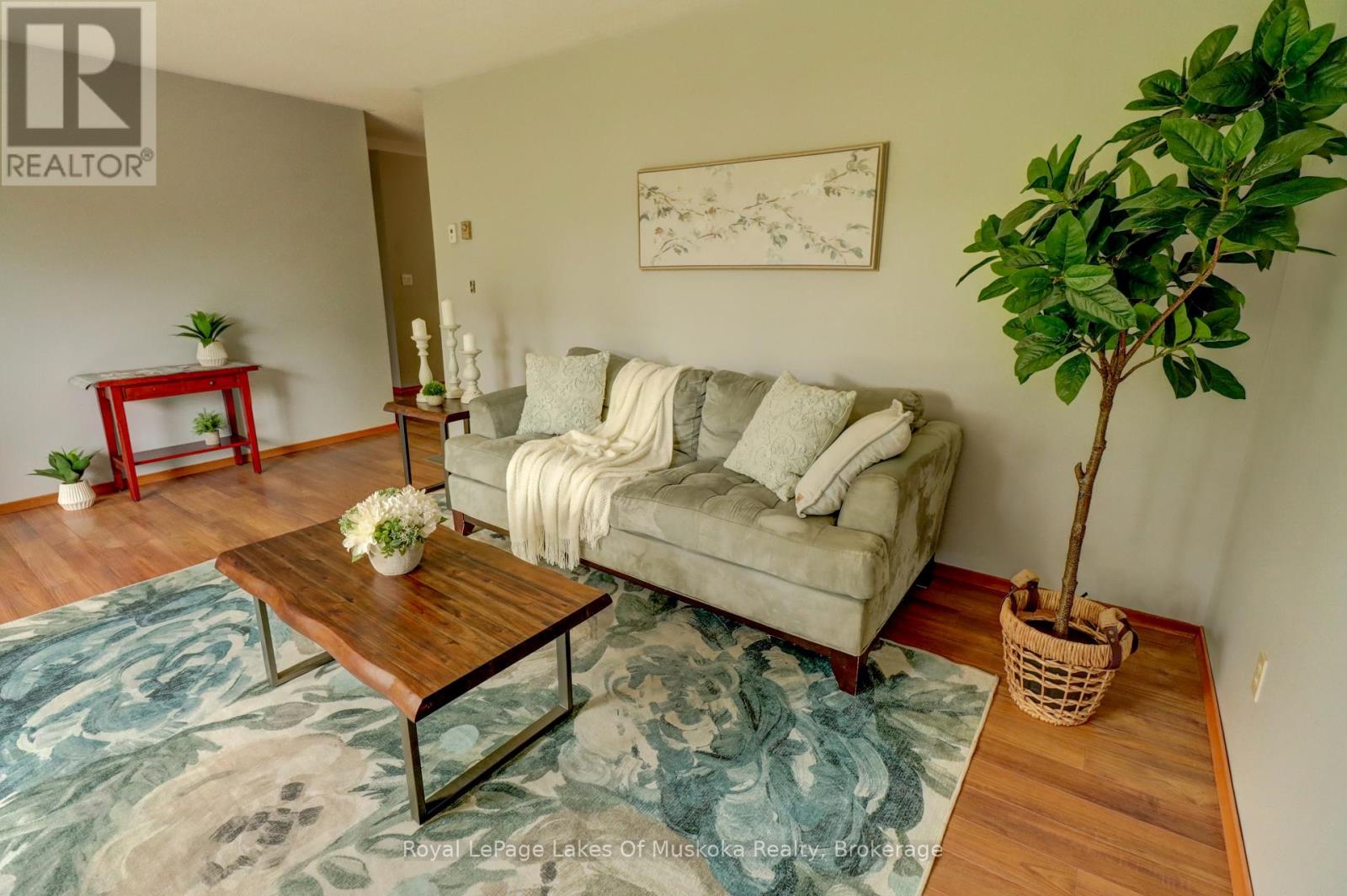 2 QUIRT CRESCENT