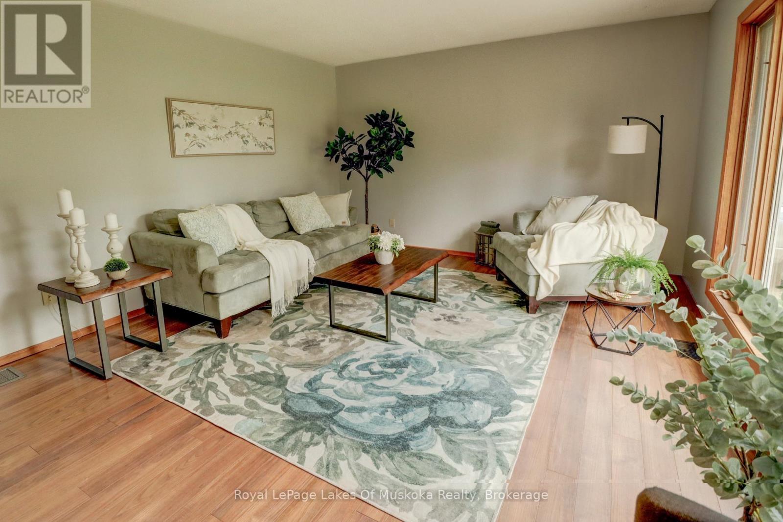 2 QUIRT CRESCENT