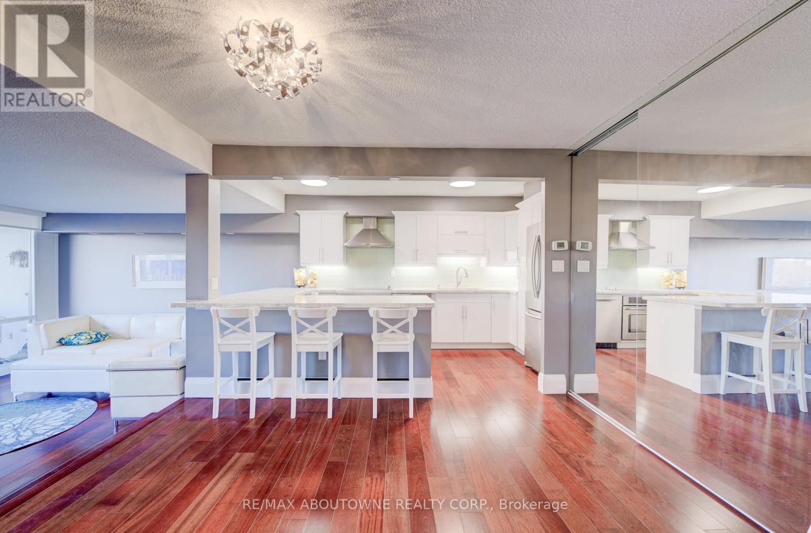 1006 - 260 SCARLETT ROAD