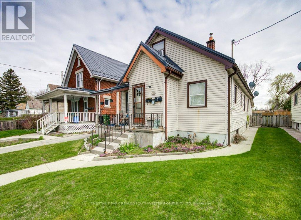 1121 TRAFALGAR STREET