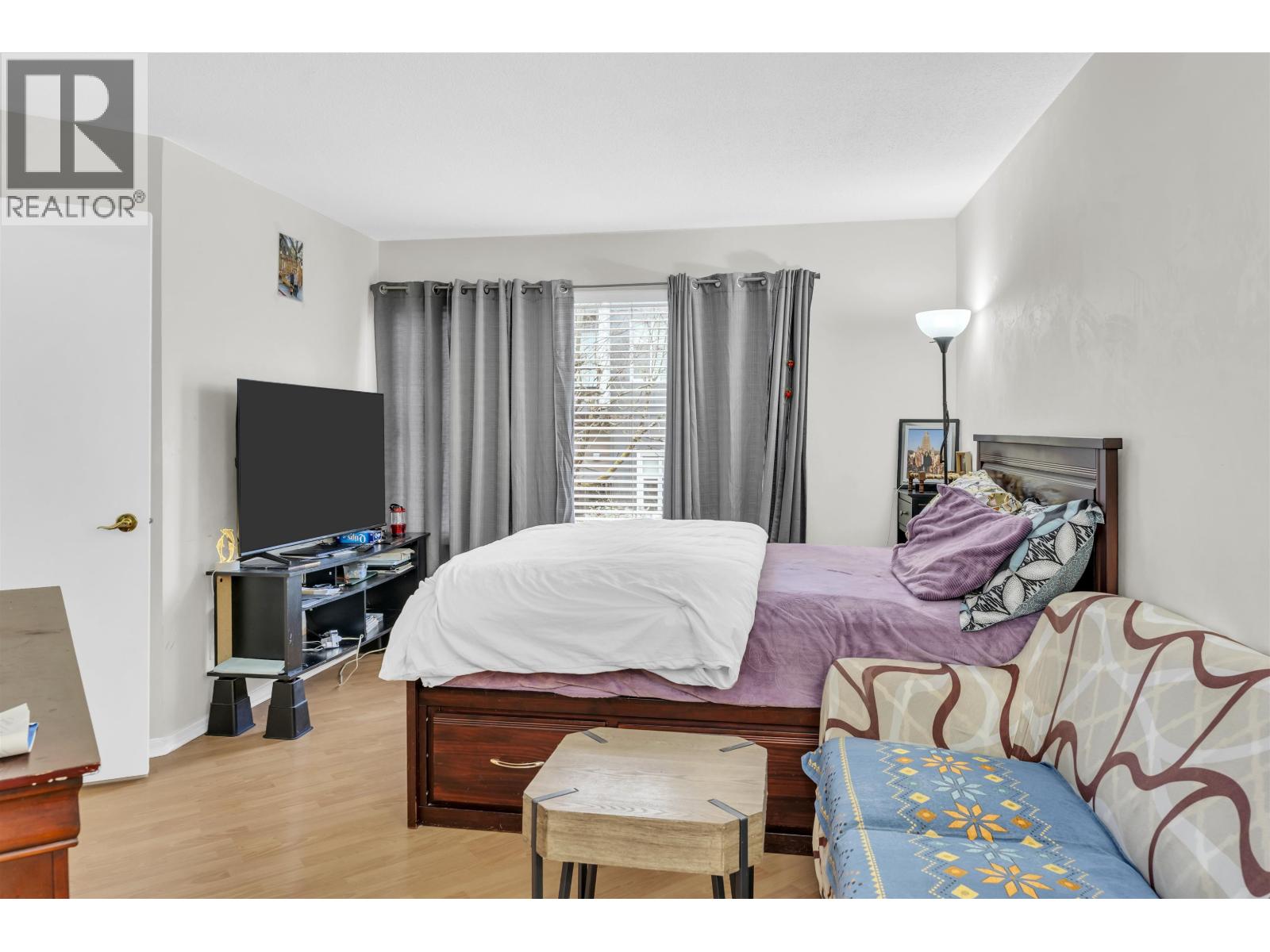 212 6939 GILLEY AVENUE