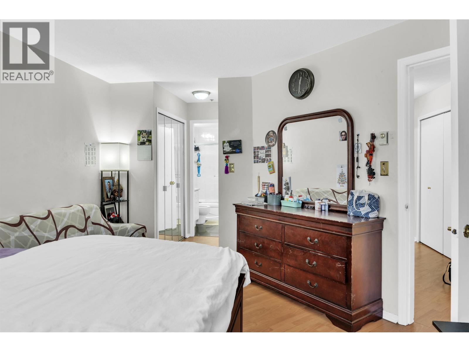 212 6939 GILLEY AVENUE