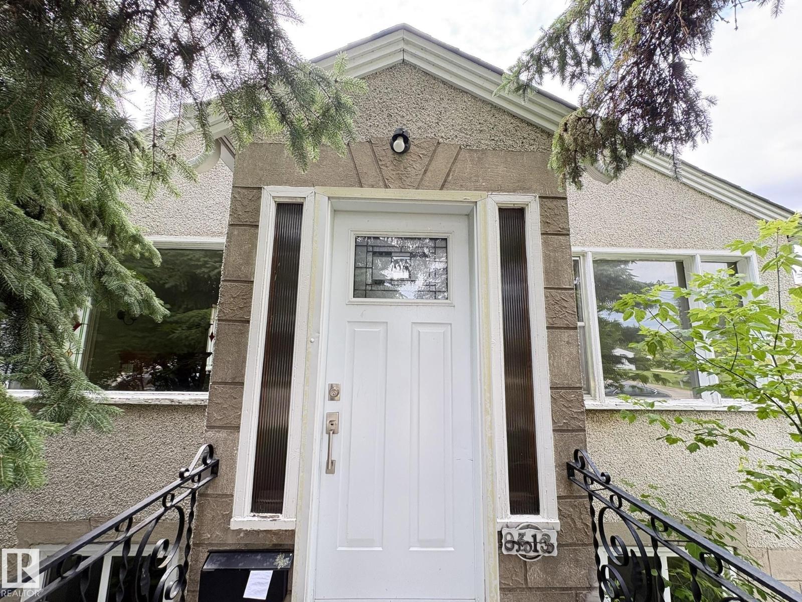 9513 88 AV NW