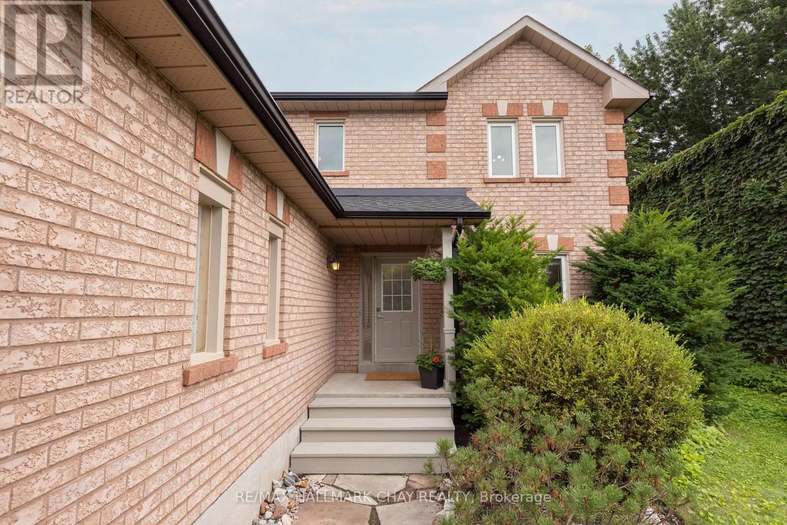11 DUGDALE AVENUE