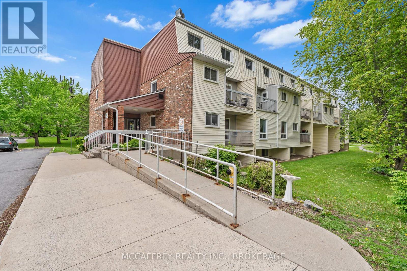102 - 1010 PEMBRIDGE CRESCENT