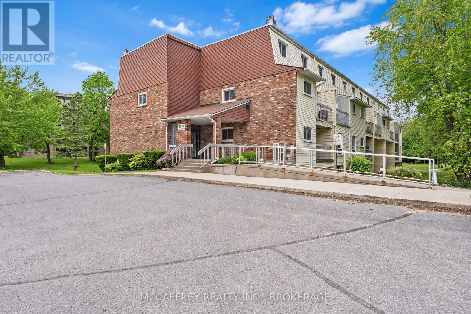 102 - 1010 PEMBRIDGE CRESCENT