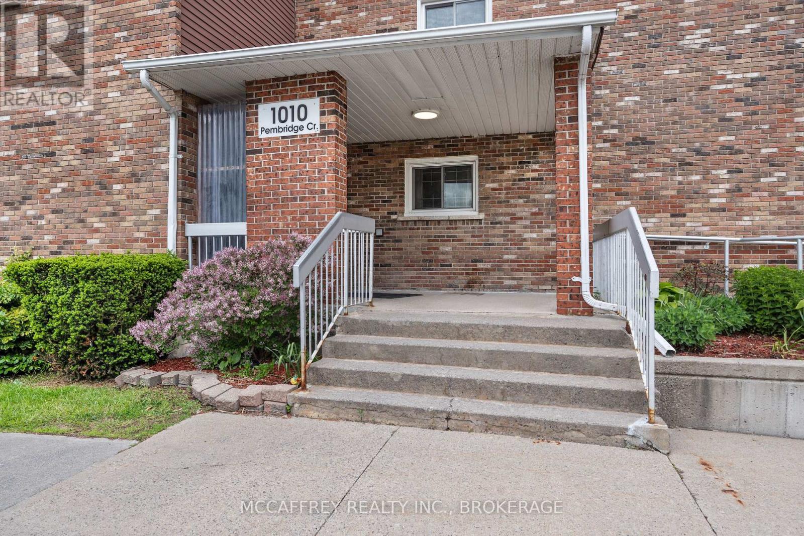 102 - 1010 PEMBRIDGE CRESCENT