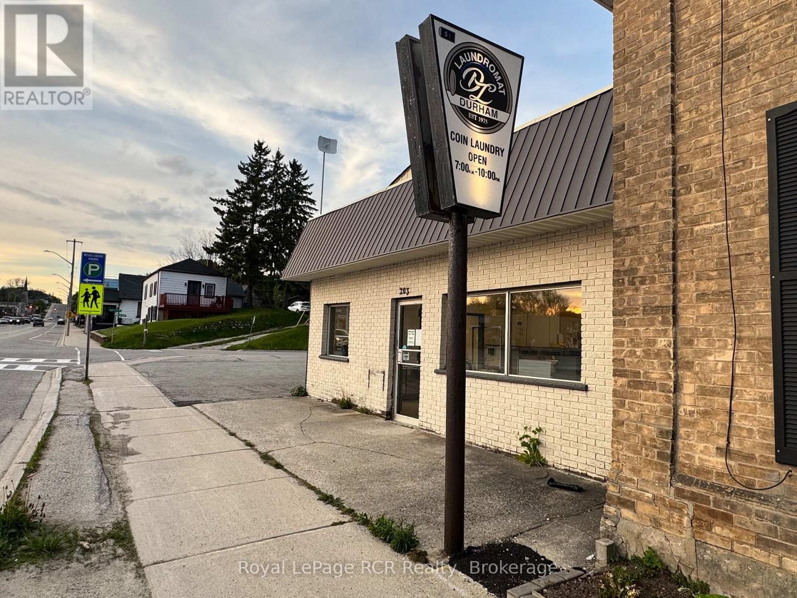 203 GARAFRAXA STREET S