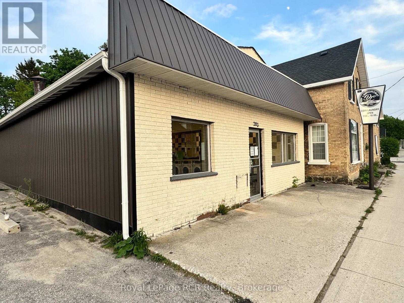 203 GARAFRAXA STREET S