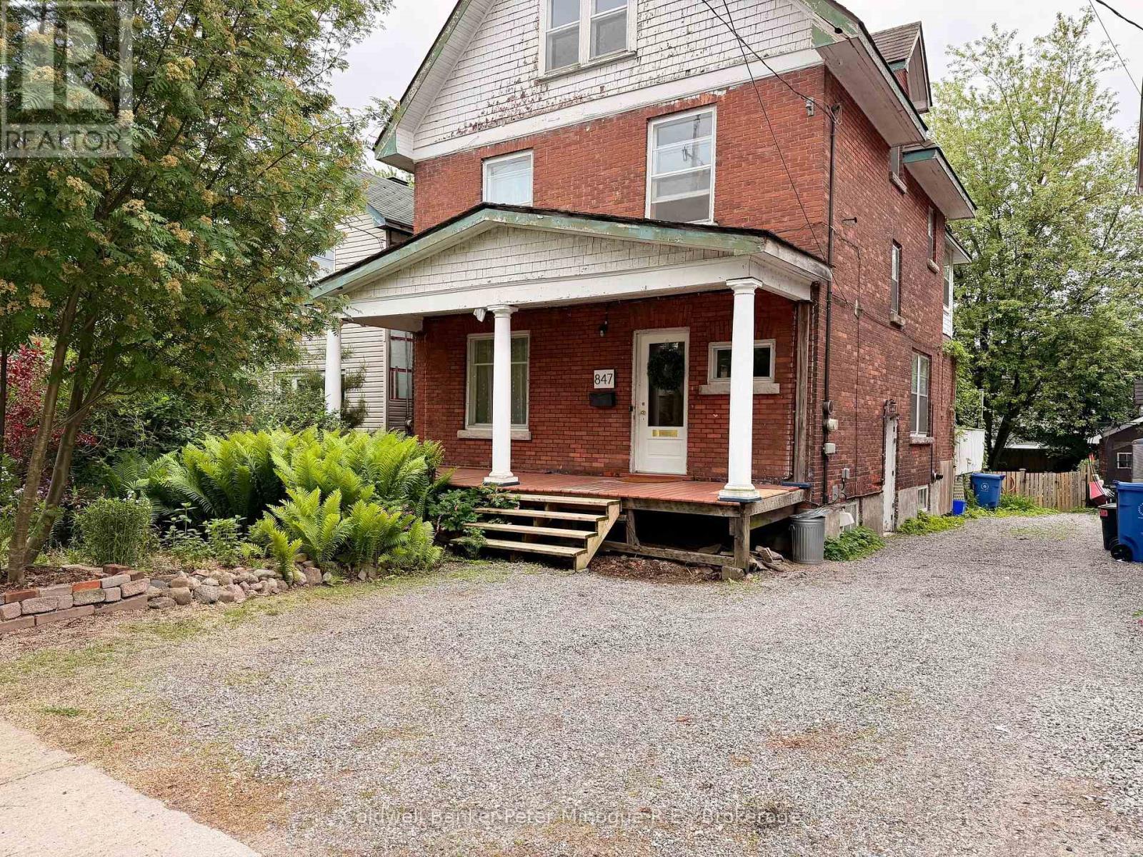 847 MCINTYRE STREET W