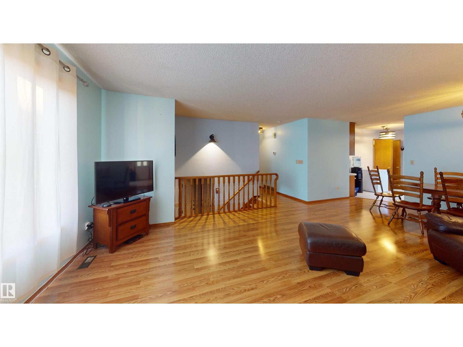 4916 31 AV NW