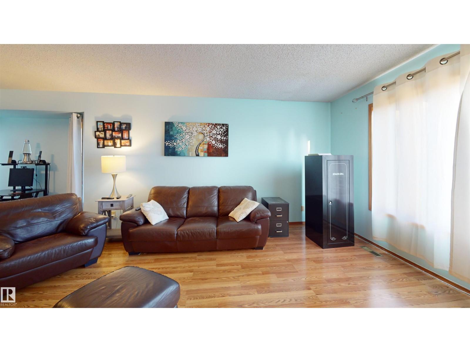 4916 31 AV NW