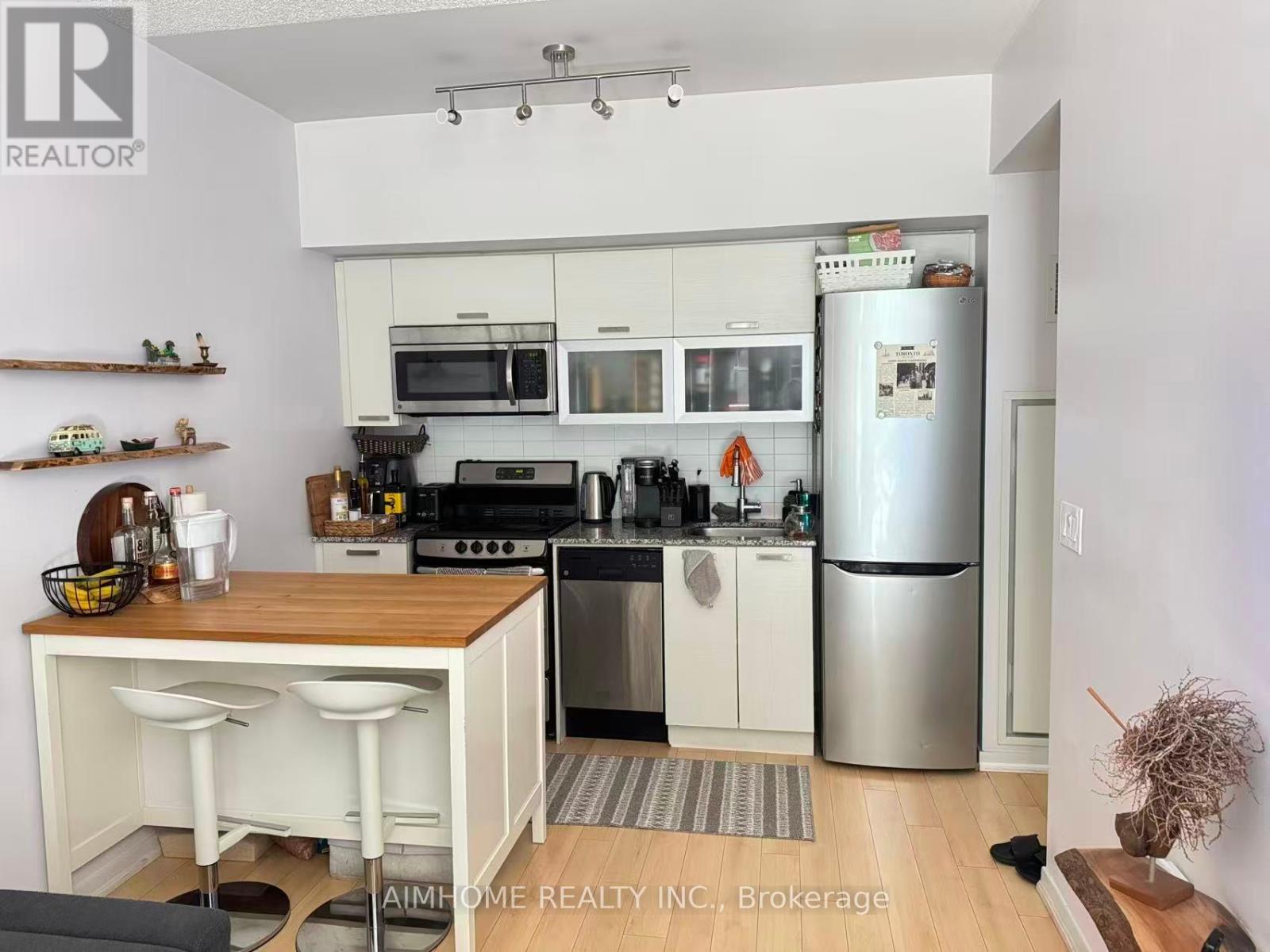 809E - 36 LISGAR STREET